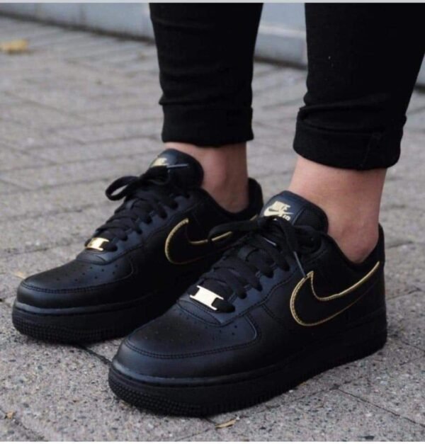 Nike Air Force Preto/Gold